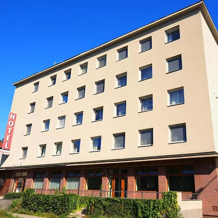Hotel Morava 6 Manzelska Postel A Postel Pro 3 Osobu, Parkovani Zdarma-uherske Hradiste Safarikova 855 *