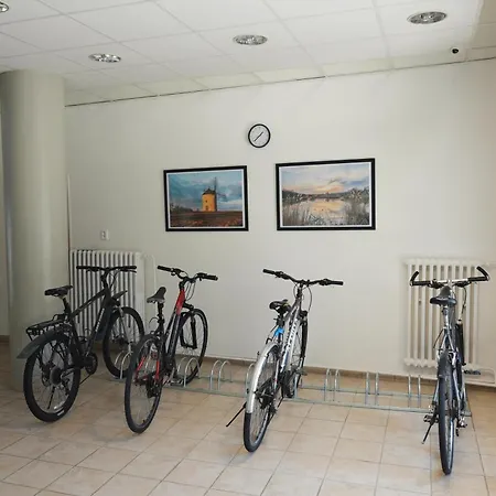 Hotel Morava 6 Manzelska Postel A Postel Pro 3 Osobu, Parkovani Zdarma-uherske Hradiste Safarikova 855 Uherské Hradiště