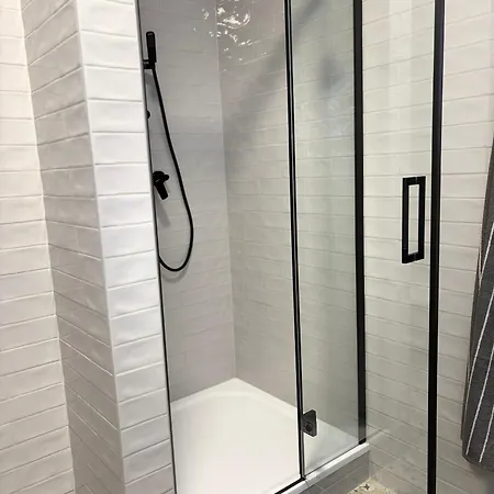Hotel Morava 6 Manzelska Postel A Postel Pro 3 Osobu, Parkovani Zdarma-uherske Hradiste Safarikova 855 Uherské Hradiště