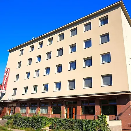 Hotel Morava 6 Manzelska Postel A Postel Pro 3 Osobu, Parkovani Zdarma-uherske Hradiste Safarikova 855