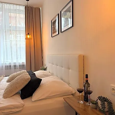 Morava 6 Manzelska Postel A Postel Pro 3 Osobu, Parkovani Zdarma-uherske Hradiste Safarikova 855 Hotel Uherské Hradiště