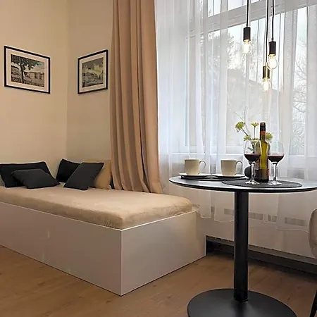 Morava 6 Manzelska Postel A Postel Pro 3 Osobu, Parkovani Zdarma-uherske Hradiste Safarikova 855 Uherské Hradiště