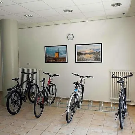 Hotel Morava 6 Manzelska Postel A Postel Pro 3 Osobu, Parkovani Zdarma-uherske Hradiste Safarikova 855 *
