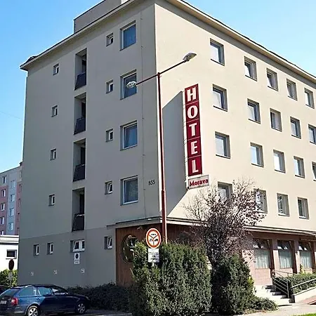Hotel Morava 6 Manzelska Postel A Postel Pro 3 Osobu, Parkovani Zdarma-uherske Hradiste Safarikova 855